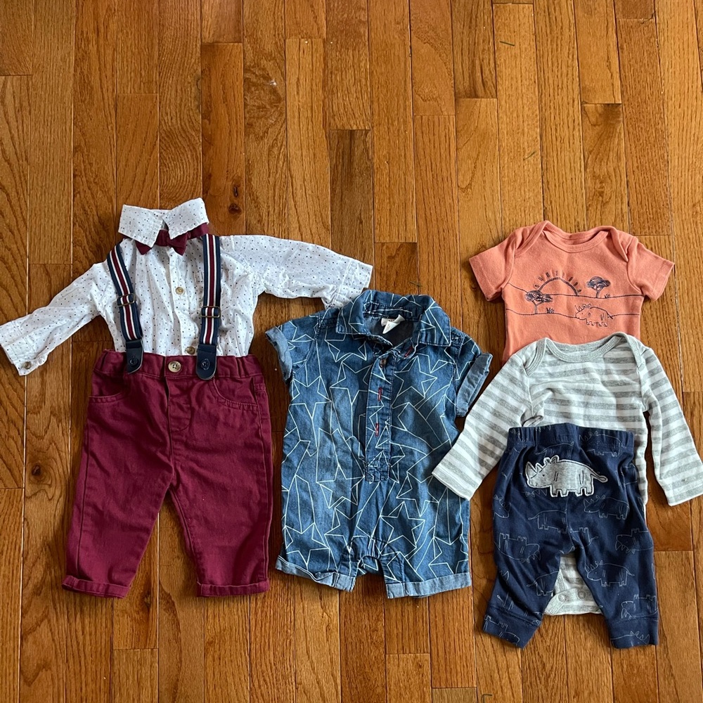 Baby boy clothes Bundle in size 0-3 months